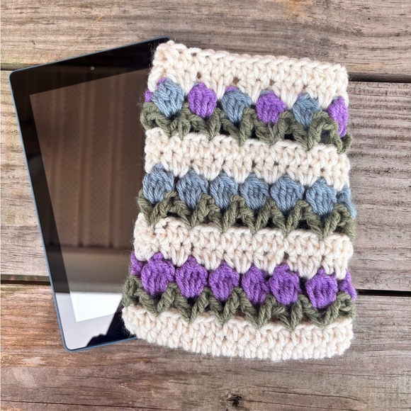 Crochet Tulip Kindle Cover - Picture 2 of 2
